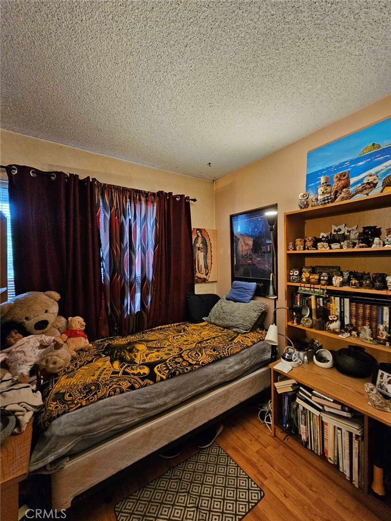 https://media.crmls.org/medias/c50c5b6f-192d-4f60-897f-cd6afb1b80ee.jpg?preset=X-Large