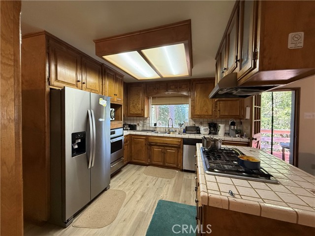 Detail Gallery Image 6 of 16 For 24466 Horst Dr, Crestline,  CA 92325 - 4 Beds | 2/1 Baths