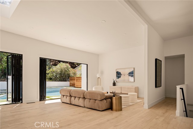 Detail Gallery Image 3 of 44 For 3219 Laurel Canyon Bld, Studio City,  CA 91604 - 4 Beds | 2/1 Baths