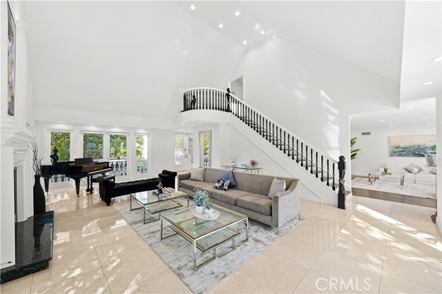 Detail Gallery Image 5 of 64 For 16221 Elisa Pl, Encino,  CA 91436 - 5 Beds | 5/1 Baths