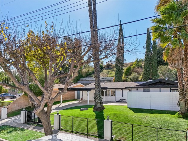 5633 Rawlings Avenue, Woodland Hills CA: https://media.crmls.org/medias/c50f38c7-c0f0-4987-a621-668ef4dd5760.jpg