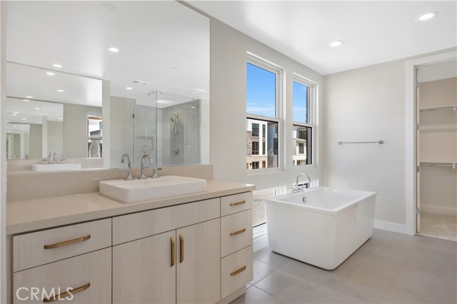 173 Creation, Irvine CA: https://media.crmls.org/medias/c50fbd19-ba3e-43b1-8795-d2a7a588b167.jpg