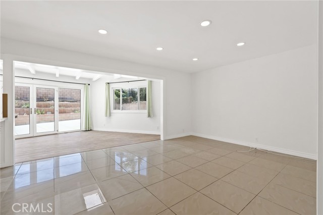 Detail Gallery Image 7 of 27 For 19382 Weymouth Ln, Huntington Beach,  CA 92646 - 4 Beds | 3 Baths
