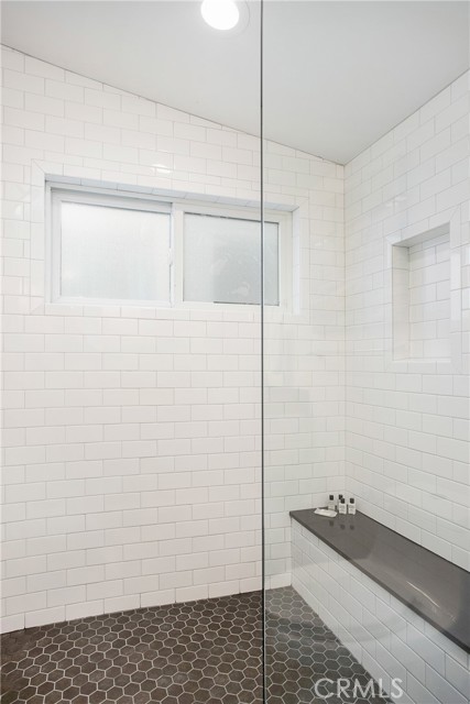 Detail Gallery Image 11 of 21 For 215 32nd Street a,  Newport Beach,  CA 92663 - 3 Beds | 2/1 Baths