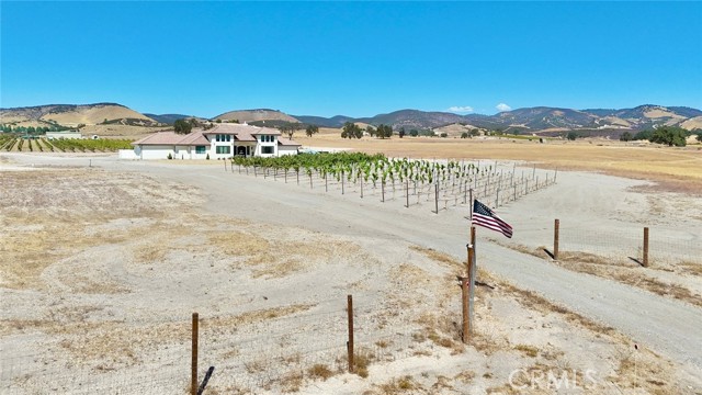 Detail Gallery Image 3 of 48 For 50645 Lockwood, Lockwood,  CA 93932 - 2 Beds | 3 Baths