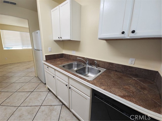 404 San Mateo Avenue, Gerber CA: https://media.crmls.org/medias/c513981e-f3fd-4c53-8636-a15efc37eb28.jpg