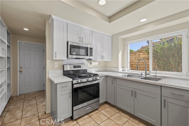 27668 Lonestar Place, Castaic CA: https://media.crmls.org/medias/c513ba5a-72a1-4132-86b1-73070c245a09.jpg