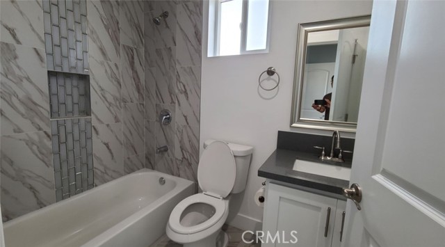 Detail Gallery Image 4 of 7 For 929 S Lorena, Los Angeles,  CA 90023 - 3 Beds | 2/1 Baths