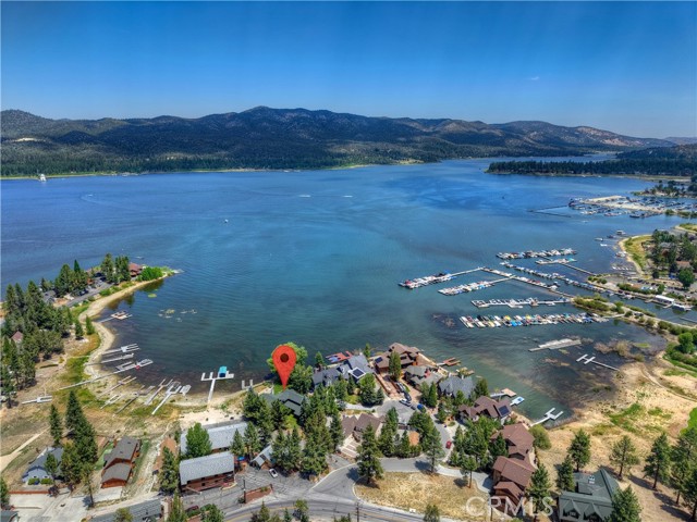 488 Lakeview Court, Big Bear Lake CA: https://media.crmls.org/medias/c5162748-3bf3-4e88-bf6b-ee85a0b3cc7b.jpg