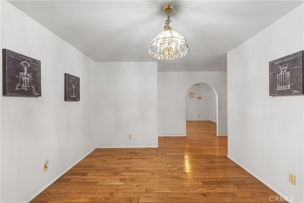 https://media.crmls.org/medias/c5162984-a095-4719-b01a-f23ac6a06bdc.jpg?preset=X-Large