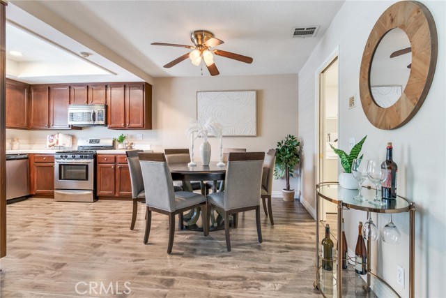 Detail Gallery Image 7 of 29 For 2209 E Badillo St, Covina,  CA 91724 - 3 Beds | 3 Baths