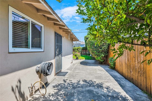 1309 N Linwood Avenue, Santa Ana CA: https://media.crmls.org/medias/c5164ca4-019f-4e64-a58a-e5f167b756b5.jpg