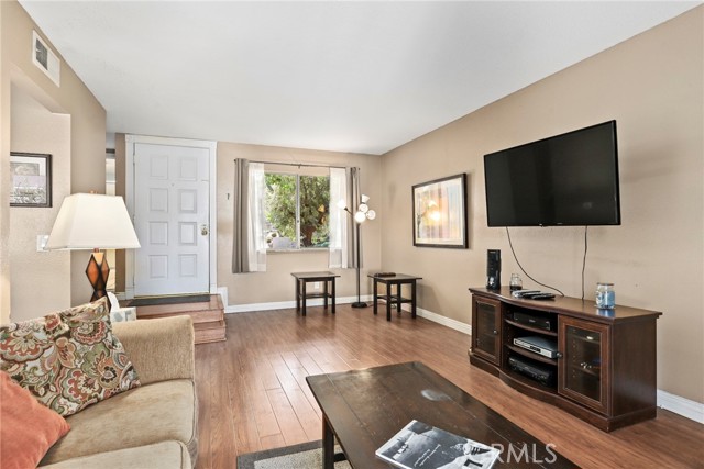 6668 Julliard Avenue, Moorpark CA: https://media.crmls.org/medias/c5170450-f876-4467-9eb7-d1cfc7a42278.jpg