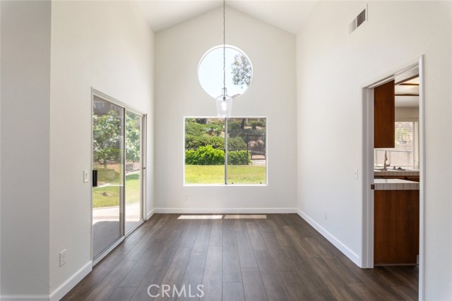 16783 Lake Knoll, Riverside CA: https://media.crmls.org/medias/c517bfc9-03c1-4a3e-9436-4daecdf76006.jpg