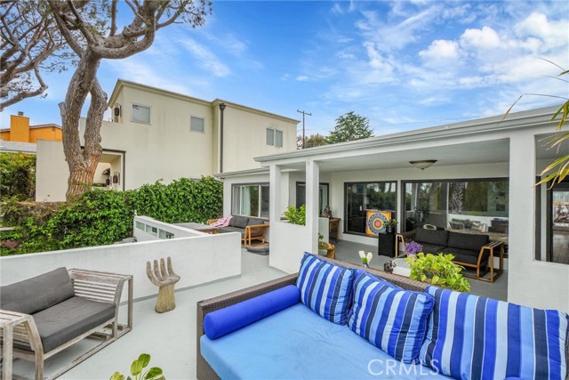 2025 Navy Street, Santa Monica CA: https://media.crmls.org/medias/c5182cad-1160-479b-bddd-13aeac54e117.jpg