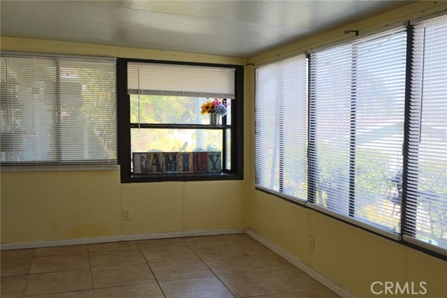 Detail Gallery Image 15 of 71 For 19208 Avenue of the Oaks #J,  Newhall,  CA 91321 - 2 Beds | 1/1 Baths