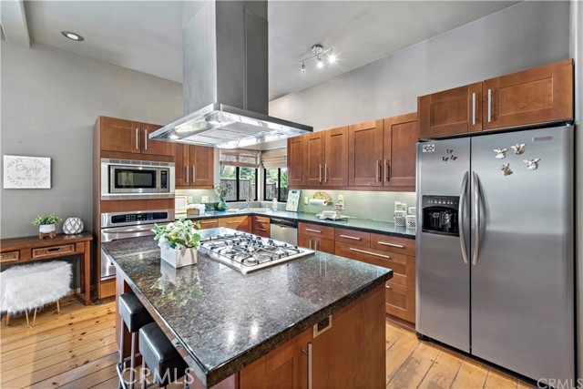10950 Fox Springs Road, Murrieta CA: https://media.crmls.org/medias/c519be1a-8f19-4e24-ab4b-2c29d7a8b1d5.jpg