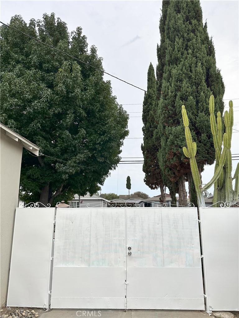 https://media.crmls.org/medias/c519cb73-1a22-4105-b097-58960164683b.jpg?preset=X-Large