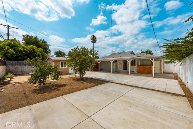 8004 Norwich Ave, Panorama City CA: https://media.crmls.org/medias/c51a8e29-8dd6-4da4-a158-c49cc91c191b.jpg