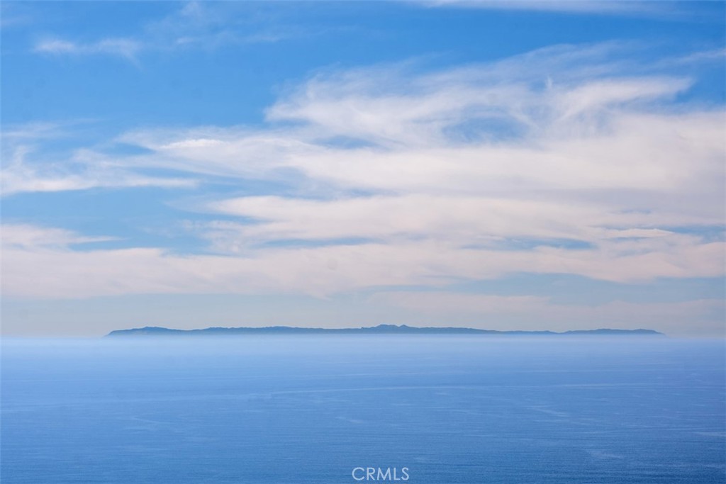 https://media.crmls.org/medias/c51b0ceb-4d4d-44f0-bbdb-8af9dd3b51f6.jpg?preset=X-Large