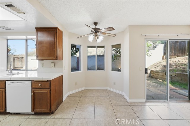 Detail Gallery Image 16 of 51 For 14988 Long View Dr, Fontana,  CA 92337 - 4 Beds | 3 Baths