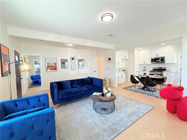 Detail Gallery Image 8 of 22 For 423 E Adams, Santa Ana,  CA 92707 - 4 Beds | 2 Baths