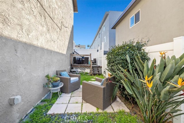 1140 Manhattan Beach Boulevard, Manhattan Beach, California 90266, 2 Bedrooms Bedrooms, ,2 BathroomsBathrooms,Residential,Sold,Manhattan Beach,SB23024904