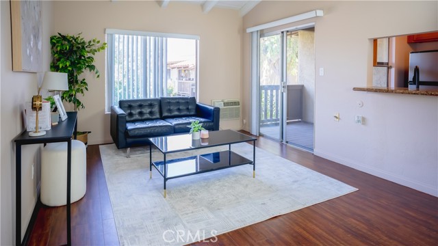 Detail Gallery Image 1 of 10 For 1345 Cabrillo Park Dr #B14,  Santa Ana,  CA 92701 - 1 Beds | 1 Baths