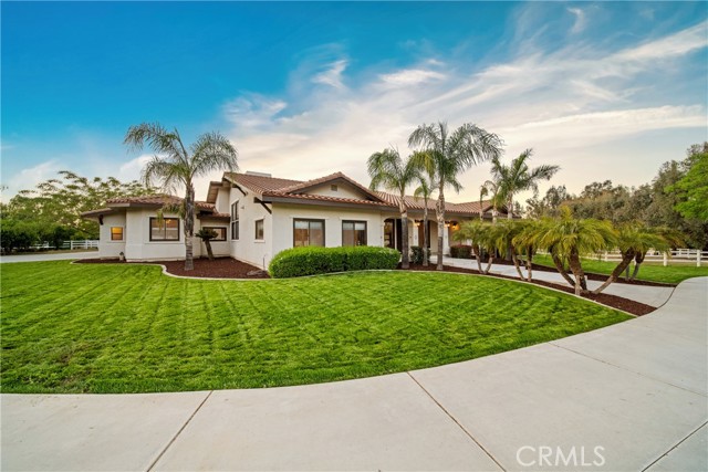 9394 Gum Tree Drive, Corona CA: https://media.crmls.org/medias/c51eece7-6fc9-40d6-b7b5-5ab4672b40cb.jpg