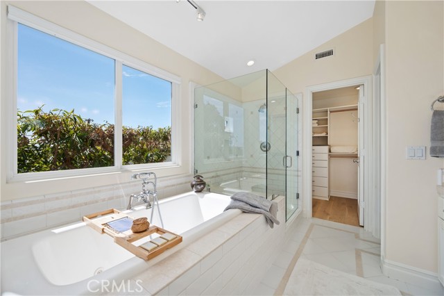 334 Locust Street, Laguna Beach CA: https://media.crmls.org/medias/c51fa18b-565e-4e04-a76a-d2d9ef5cfa27.jpg