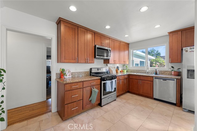 Detail Gallery Image 7 of 31 For 2412 Del Amo, Lakewood,  CA 90712 - 3 Beds | 1 Baths