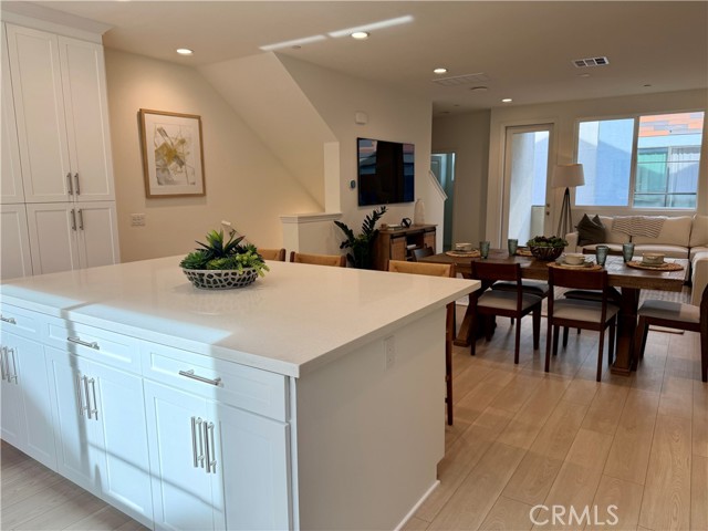 Detail Gallery Image 13 of 29 For 5876 Linden Ave #3, Long Beach,  CA 90805 - 3 Beds | 3/1 Baths