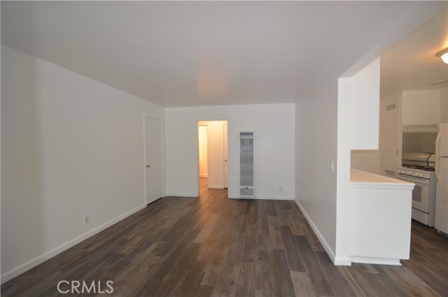 Detail Gallery Image 7 of 12 For 647 S. Glassell Ave, Orange,  CA 92866 - 1 Beds | 1 Baths