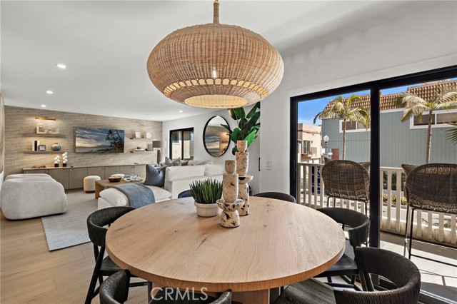 Detail Gallery Image 4 of 36 For 600 E Oceanfront 1a,  Newport Beach,  CA 92661 - 3 Beds | 2 Baths