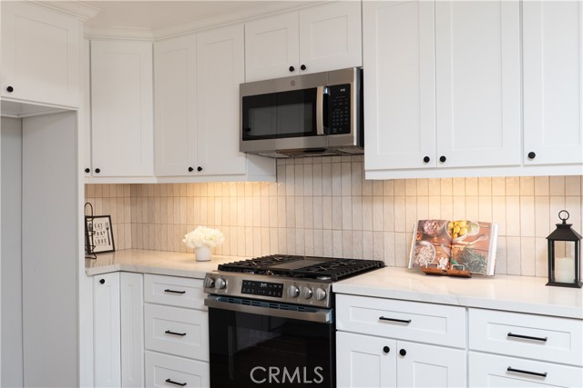 Detail Gallery Image 11 of 32 For 2275 Farringdon Ave, Pomona,  CA 91768 - 3 Beds | 2 Baths