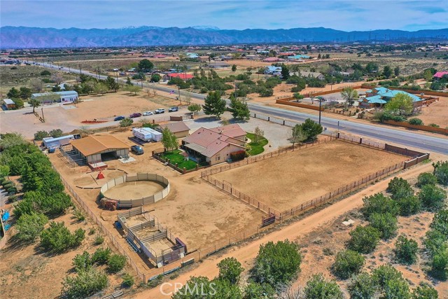 12958 Ranchero Road, Oak Hills CA: https://media.crmls.org/medias/c521de97-d75a-482c-b539-f3943f5786ec.jpg