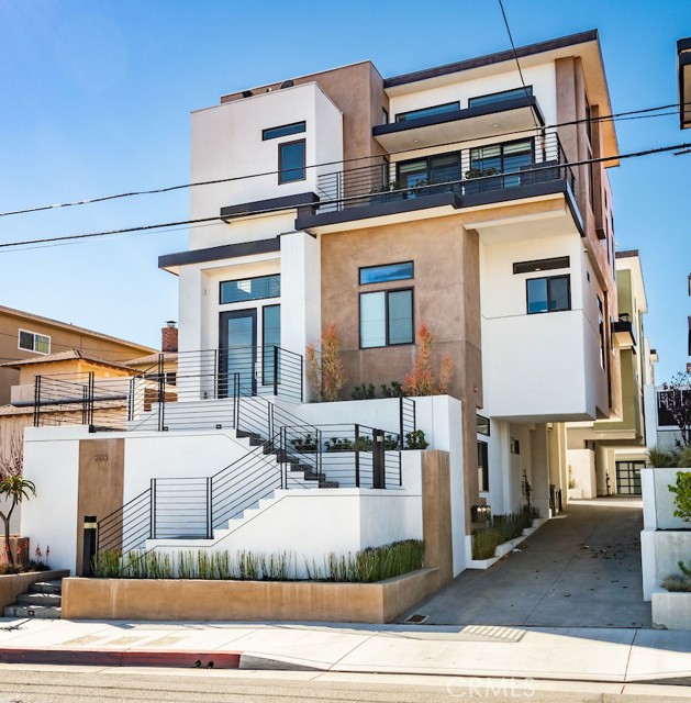 203 Prospect Avenue, Redondo Beach, California 90277, 3 Bedrooms Bedrooms, ,4 BathroomsBathrooms,Residential,Sold,Prospect,SB22038640