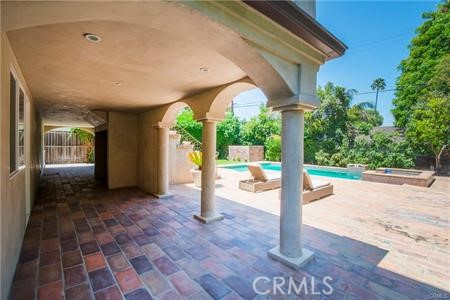 13045 Greenleaf Street, Studio City CA: https://media.crmls.org/medias/c522e700-b38c-4bd2-bb38-e79fb9bb5f85.jpg