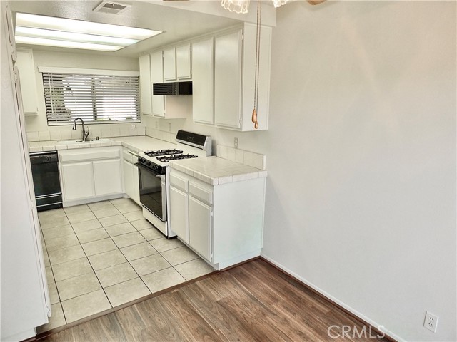 Detail Gallery Image 11 of 49 For 8472 Kington Way #7,  Cypress,  CA 90630 - 2 Beds | 2/1 Baths