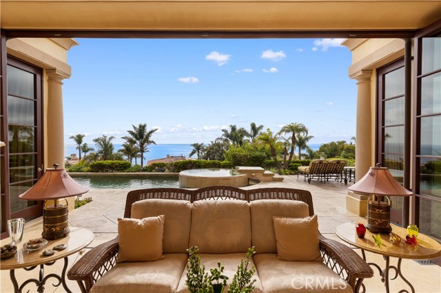 64 Laurel Drive, Rancho Palos Verdes CA: https://media.crmls.org/medias/c5236a47-3d30-42da-b0d5-90c41cef006f.jpg