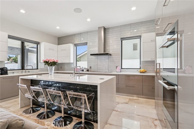 10418 Rubio Avenue, Granada Hills CA: https://media.crmls.org/medias/c52383f0-0b4d-4627-8924-6b2d99bb50b7.jpg