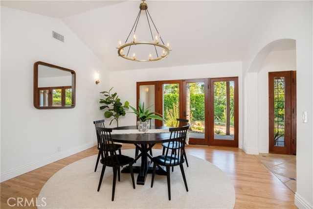 1247 Journeys End Drive, La Canada Flintridge CA: https://media.crmls.org/medias/c523ee27-825c-4f0b-ab99-9a9d2554154a.jpg