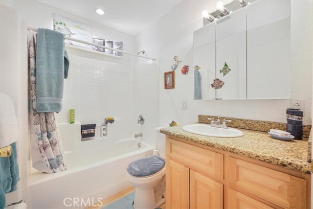 61975 La Brisa Drive, Joshua Tree CA: https://media.crmls.org/medias/c5245231-4da6-4e81-bad2-d62d5acc1d98.jpg