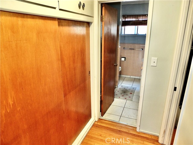 1724 E 1st Street, Long Beach CA: https://media.crmls.org/medias/c5246ca1-1ee6-4d6a-84ee-75bd9ca92d40.jpg