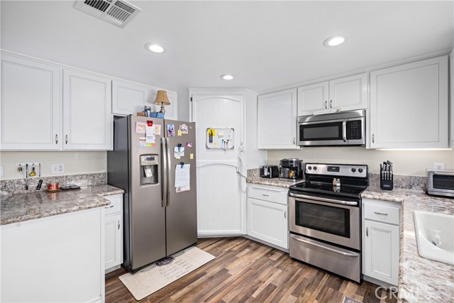 Detail Gallery Image 14 of 34 For 19927 Athenon Ave, Perris,  CA 92570 - 3 Beds | 2 Baths