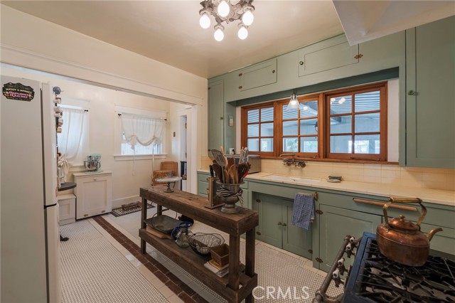 1120 W Chestnut Street, Anaheim CA: https://media.crmls.org/medias/c5254c3f-8f90-4d84-8bb8-2c8910f7355d.jpg