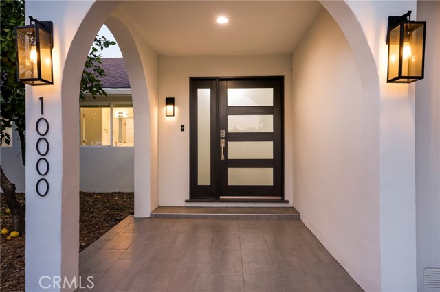10000 Amestoy Avenue photo 24