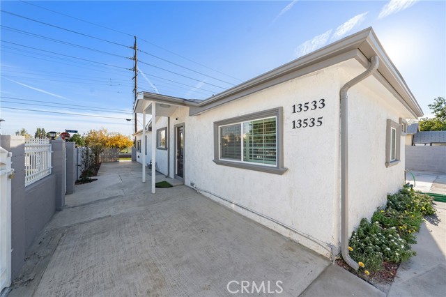 Detail Gallery Image 3 of 64 For 13533 Terra Bella, Pacoima,  CA 91331 - 5 Beds | 4/1 Baths