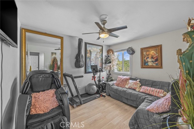 Detail Gallery Image 17 of 39 For 1709 S Townsend St, Santa Ana,  CA 92704 - 4 Beds | 2/1 Baths