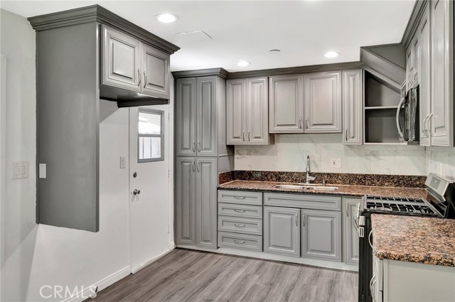 Detail Gallery Image 9 of 38 For 17053 Roscoe Bld #3,  Northridge,  CA 91325 - 2 Beds | 2 Baths